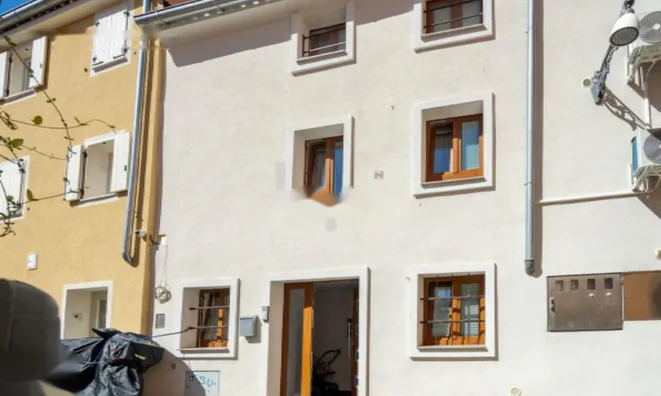 Недвижимость Двухкомнатная квартира Копер: 2