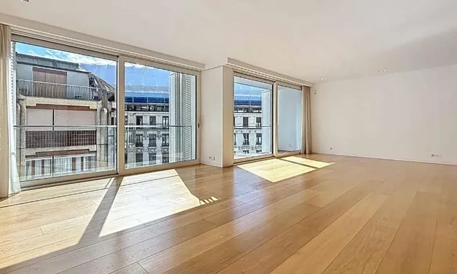 Недвижимость Apartment 4 rooms: 2