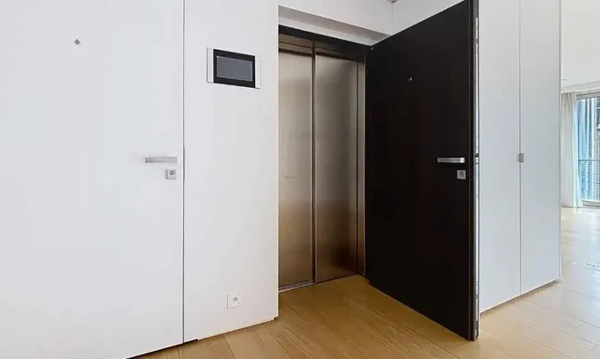 Недвижимость Apartment 4 rooms: 9