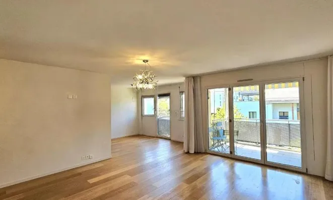 Недвижимость Apartment 5 rooms: 8