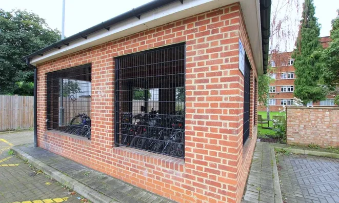 Недвижимость Upper Richmond Road: 2