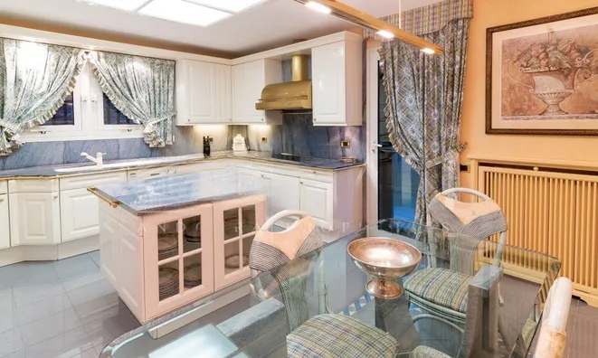 Недвижимость Luxury chalet with sun and views 5 minutes from the center: 12