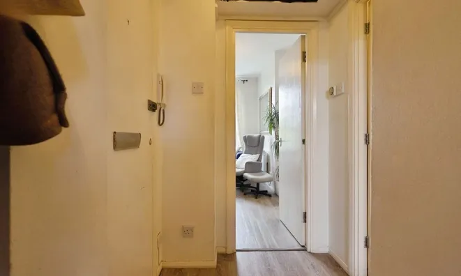 Недвижимость Wilmot Street: 8