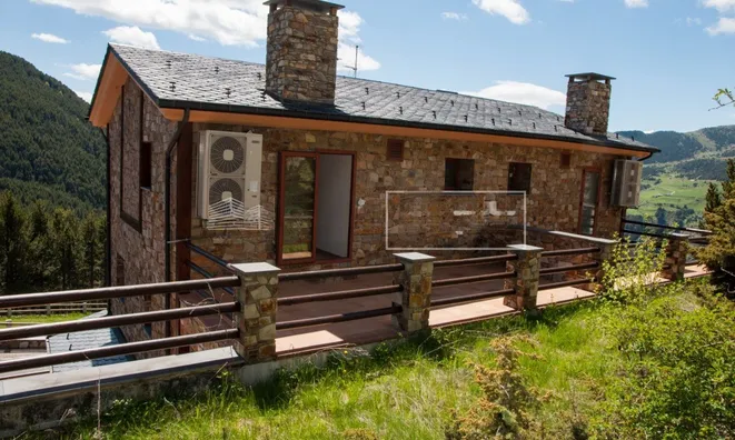 Недвижимость Magnificent large chalet in Canillo: 1