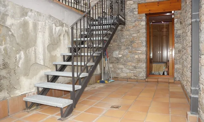 Недвижимость 7-bedroom chalet in Arinsal: 7