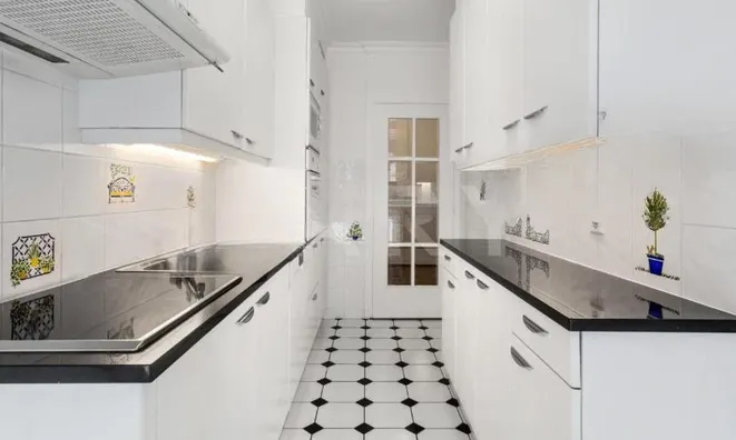 Недвижимость Apartment 4 rooms: 7