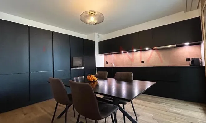 Недвижимость Apartment 4 rooms: 1