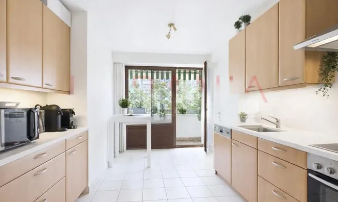 Недвижимость Apartment 6 rooms: 4