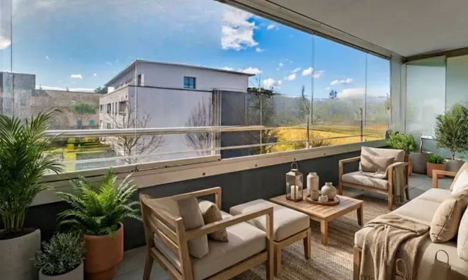 Недвижимость Apartment 4 rooms: 2