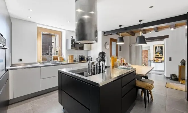 Недвижимость Single house 7 rooms: 6