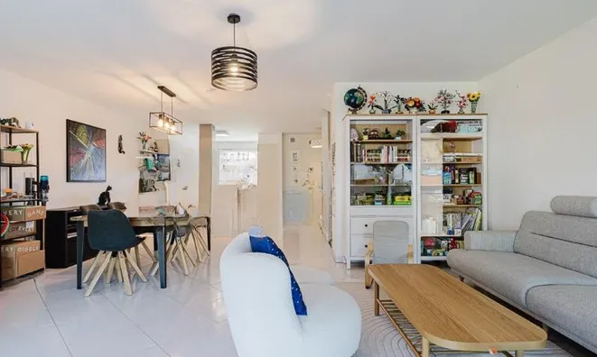Недвижимость Bifamiliar house 6 rooms: 3