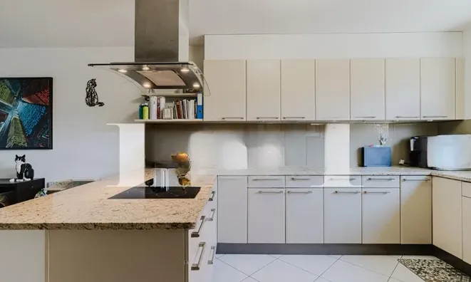 Недвижимость Bifamiliar house 6 rooms: 5