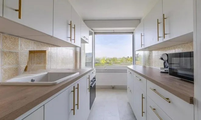 Недвижимость Apartment 3 rooms: 4