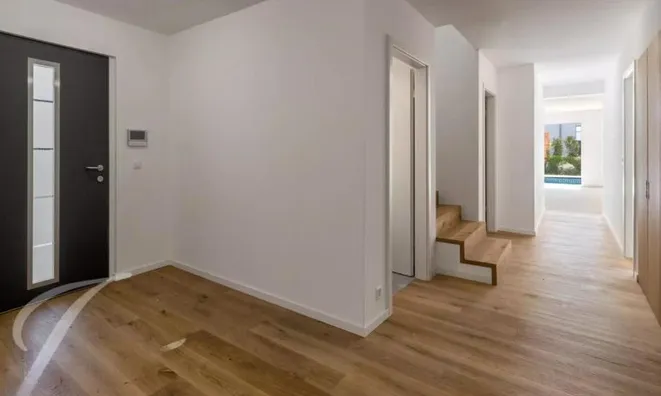 Недвижимость Single house 7 rooms: 10