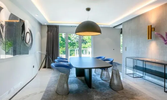 Недвижимость Attic flat 8 rooms: 8