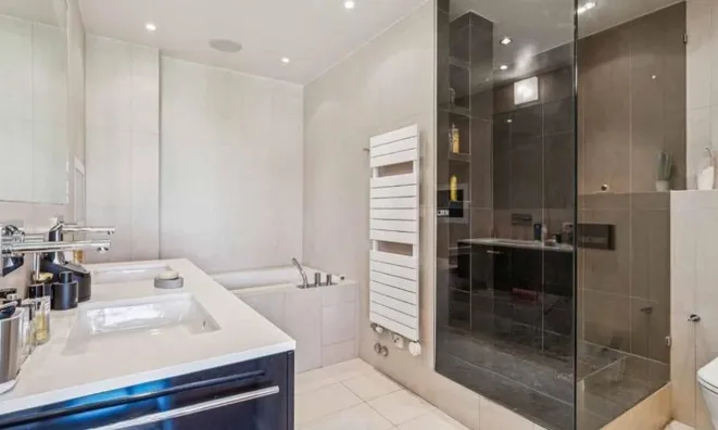 Недвижимость Apartment 5 rooms: 8