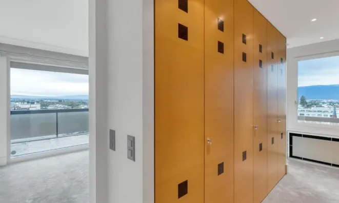 Недвижимость Apartment 5 rooms: 4