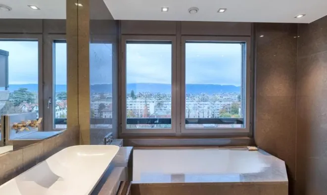 Недвижимость Apartment 5 rooms: 5
