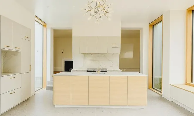 Недвижимость Single house 7 rooms: 1