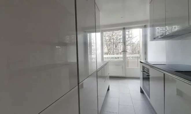 Недвижимость Apartment 4 rooms: 3
