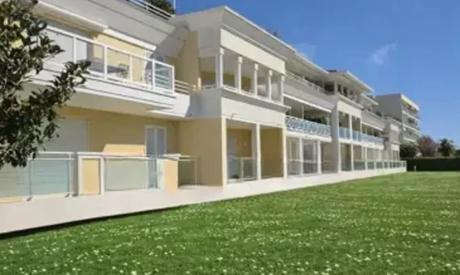 Недвижимость Villa Mandelieu Retreat: 2