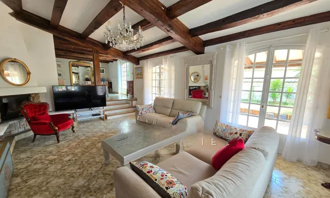 Недвижимость Villa La Maure: 2