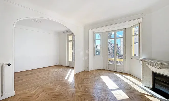 Недвижимость Villa République Cannes: 2