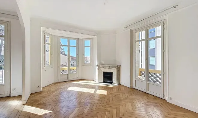 Недвижимость Villa République Cannes: 12