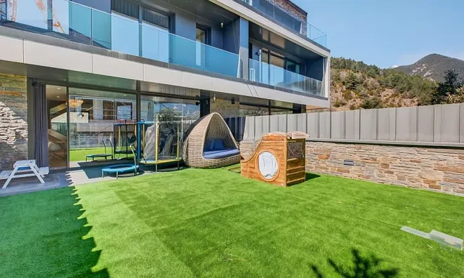 Недвижимость House with garden and terraces in Escàs: 1