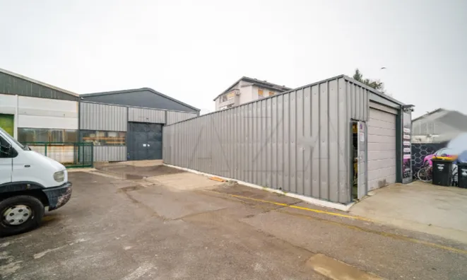 Недвижимость Офисное помещение Бежиград: 3