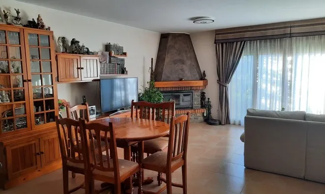 Недвижимость 4-bedroom house with garden, garage and lift in prime Andorra location: 2