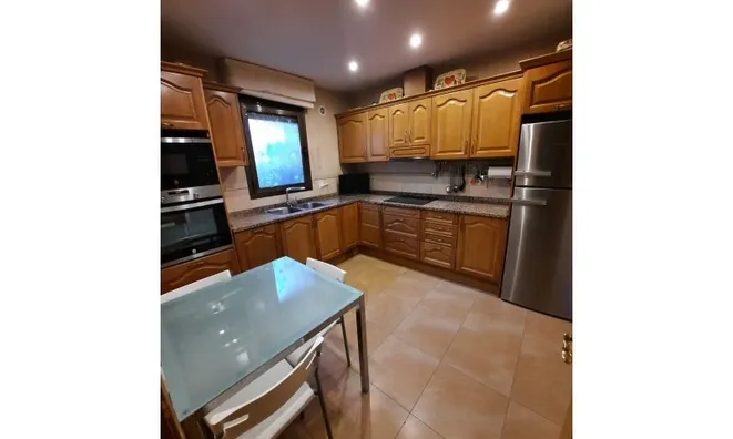 Недвижимость 4-bedroom house with garden, garage and lift in prime Andorra location: 9