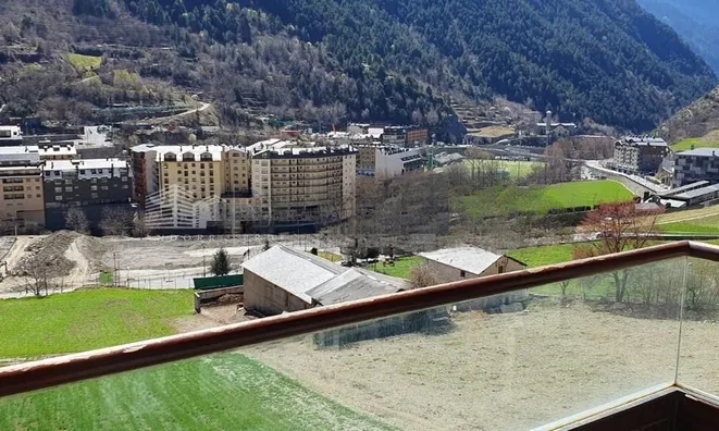 Недвижимость Apartment in Encamp with two bedrooms and all-day sun: 1