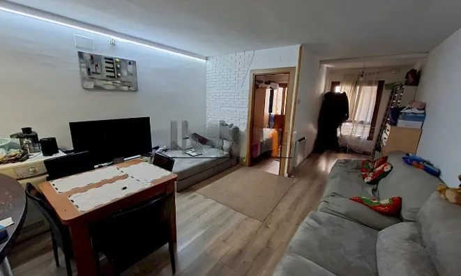 Недвижимость Apartment with parking and storage in Encamp: 3