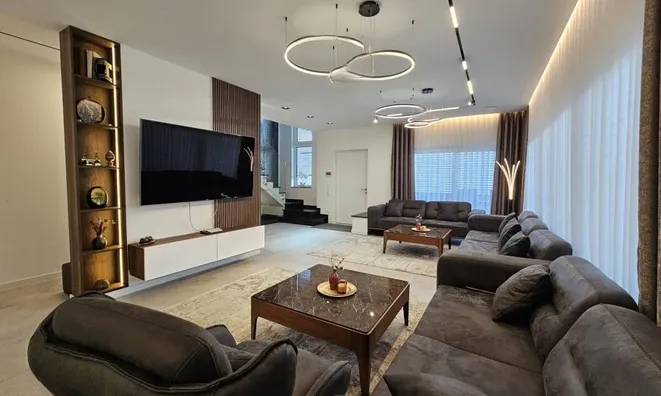 Недвижимость Semi-detached house 6 bedrooms for sale in Bissen: 6