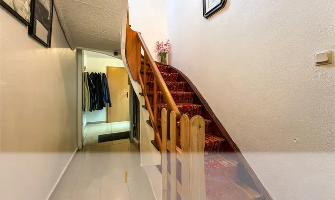 Недвижимость House 4 bedrooms for sale in Kayl: 4