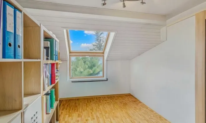 Недвижимость Attic flat 4.5 rooms: 8