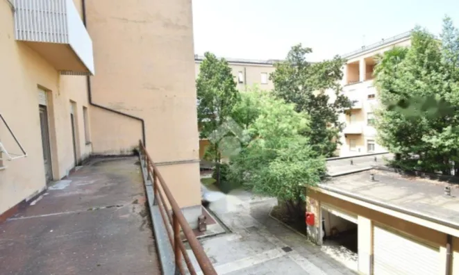 Недвижимость Четырехкомнатная на ул. Рома: 23