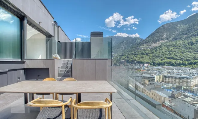 Недвижимость Triplex attic with private indoor pool: 4