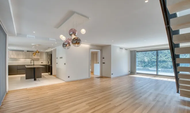 Недвижимость Triplex attic with private indoor pool: 9