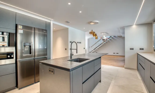 Недвижимость Triplex attic with private indoor pool: 11