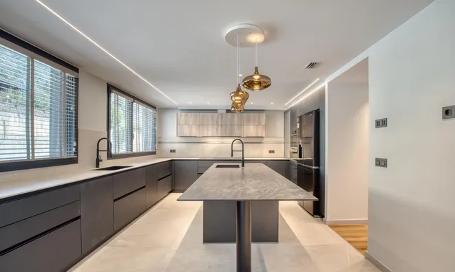 Недвижимость Triplex attic with private indoor pool: 12