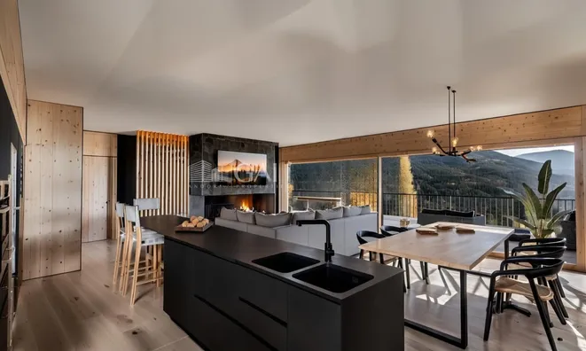 Недвижимость 3-sided house with large garage near Canillo center: 13