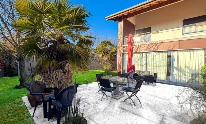 Недвижимость Single house 7.5 rooms: 2
