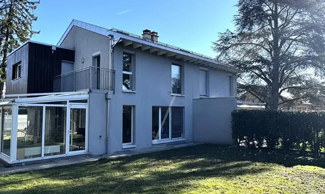 Недвижимость Bifamiliar house 6 rooms: 1
