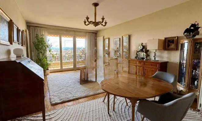 Недвижимость Apartment 5 rooms: 3