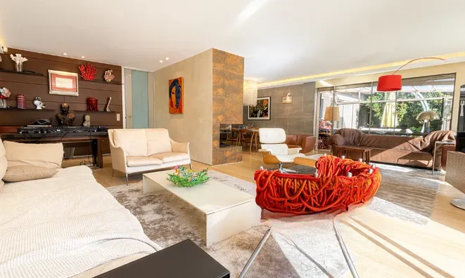 Недвижимость Row house 8 rooms: 4