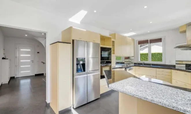 Недвижимость Villa 8 rooms: 4