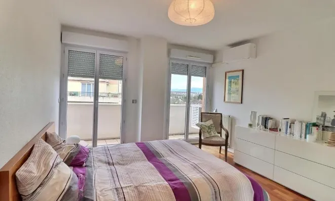 Недвижимость Apartment 4 rooms: 11