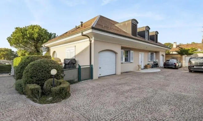 Недвижимость Single house 9 rooms: 7
